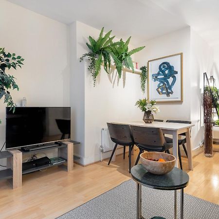 לונדון Elegant Kensington Apartment With Patio מראה חיצוני תמונה