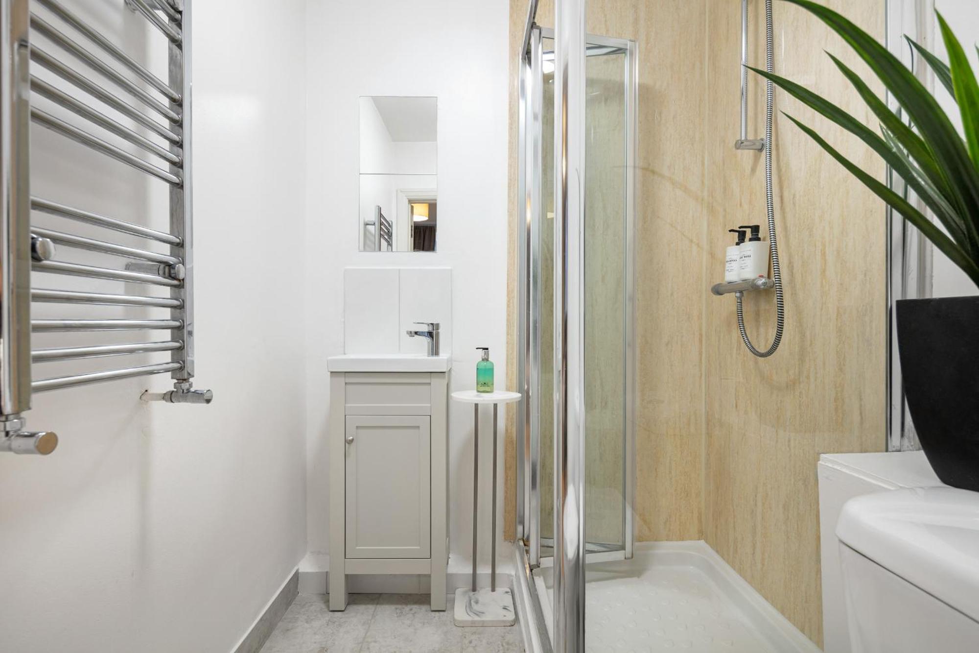 לונדון Elegant Kensington Apartment With Patio מראה חיצוני תמונה