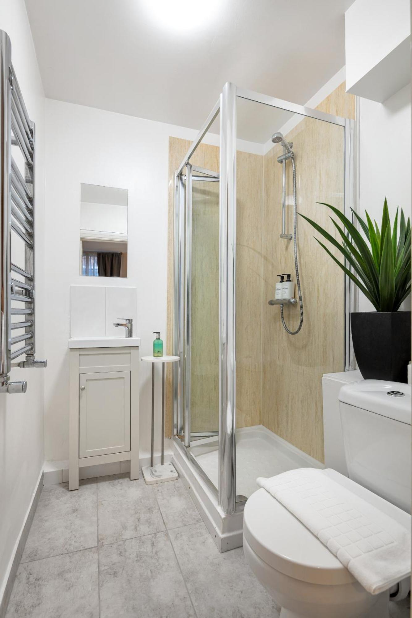 לונדון Elegant Kensington Apartment With Patio מראה חיצוני תמונה