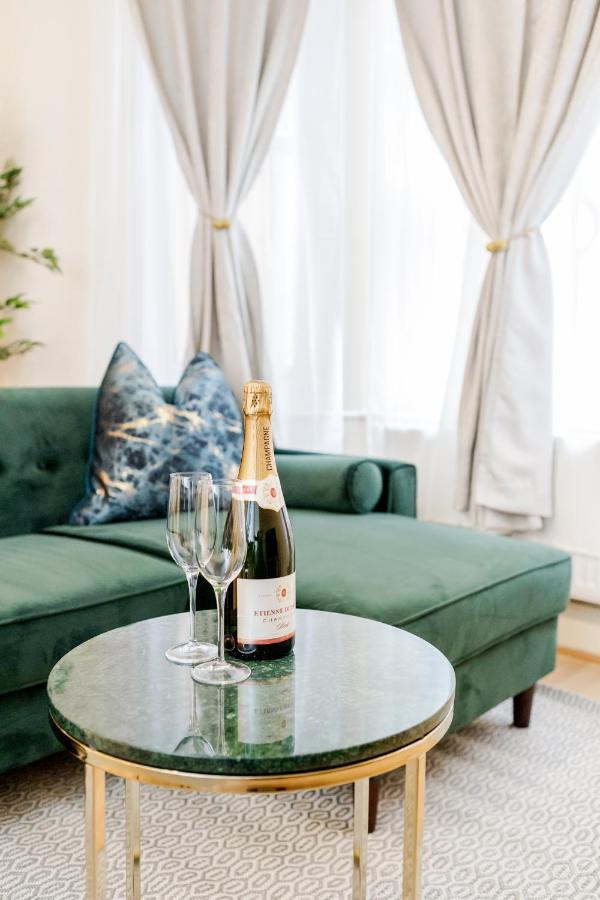לונדון Elegant Kensington Apartment With Patio מראה חיצוני תמונה