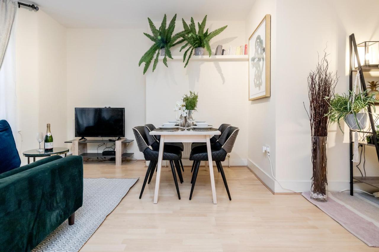 לונדון Elegant Kensington Apartment With Patio מראה חיצוני תמונה
