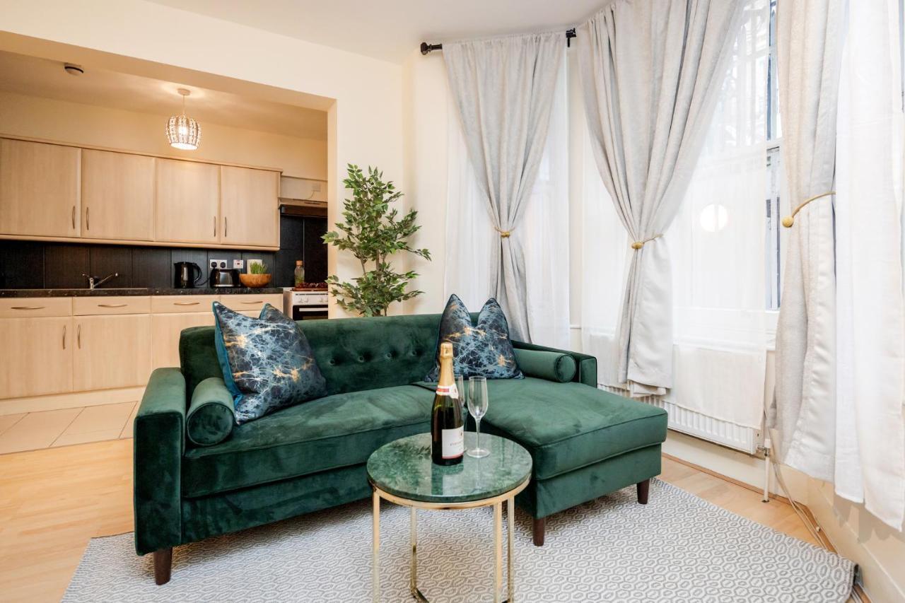 לונדון Elegant Kensington Apartment With Patio מראה חיצוני תמונה